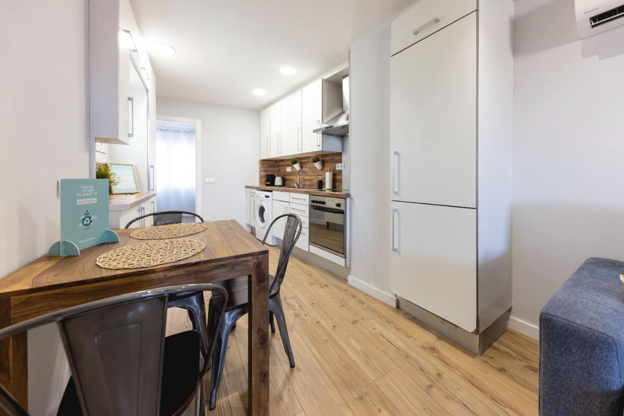 Апартаменты Bravissimo Eiximenis, With Beautiful Terrace And Views Жирона Экстерьер фото